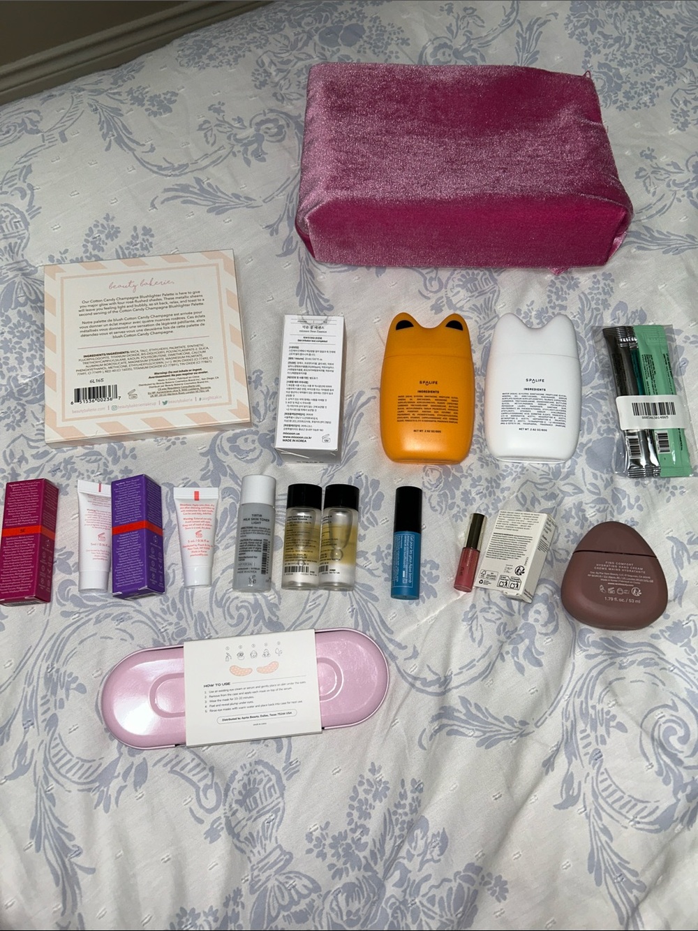 Pink Bow Cosmetic Pouch & Skincare Set - Picture 2 of 5